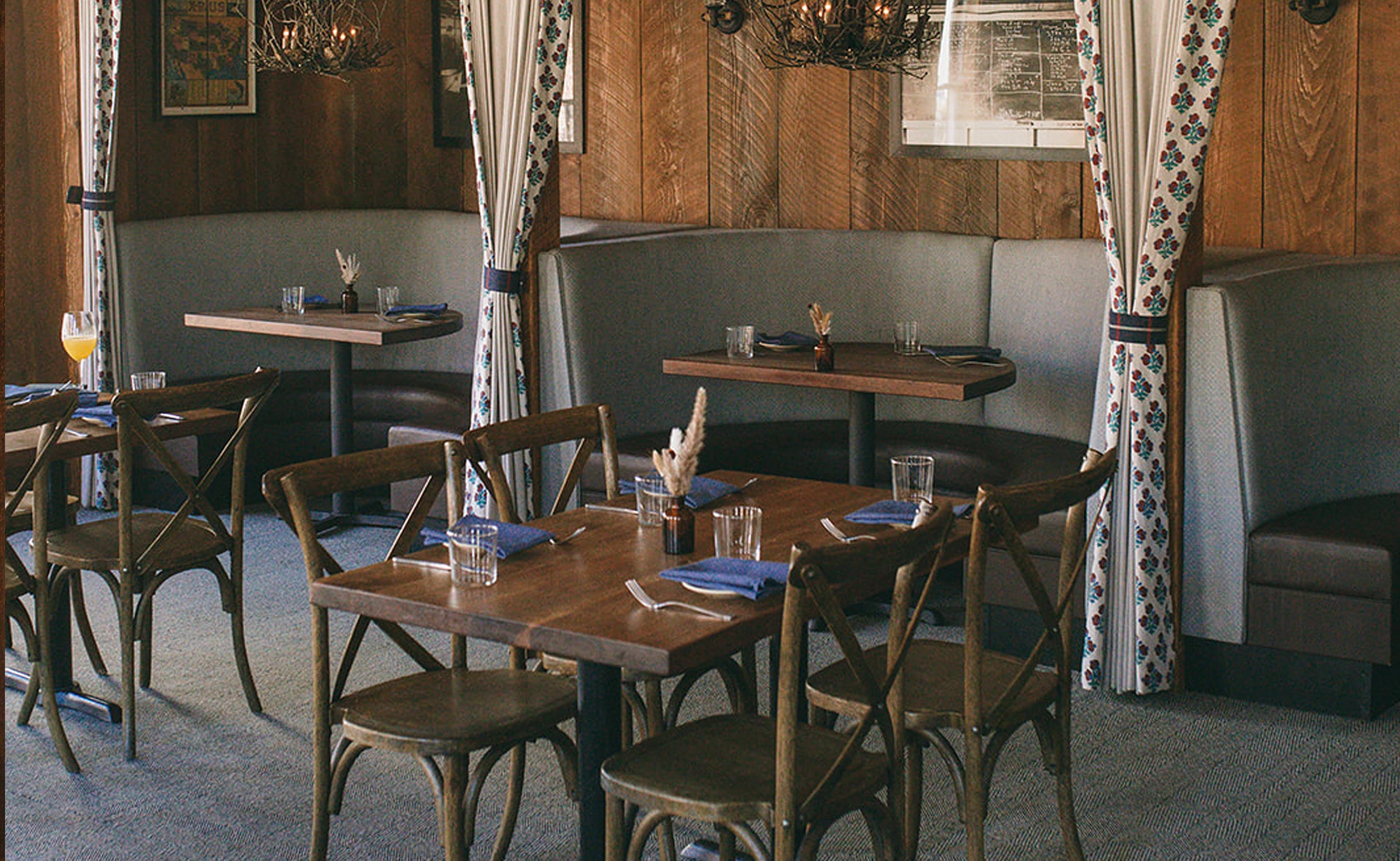 Interior, The Oyster Club